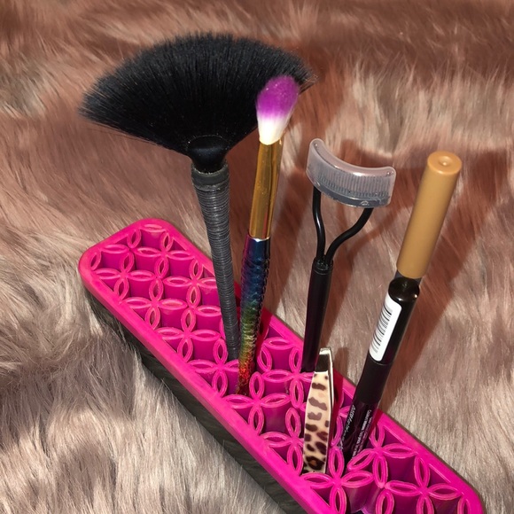 Makeup brush holder - Picture 3 of 3